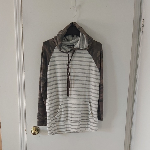 So soft! Hooded long sleeve. - Picture 1 of 3